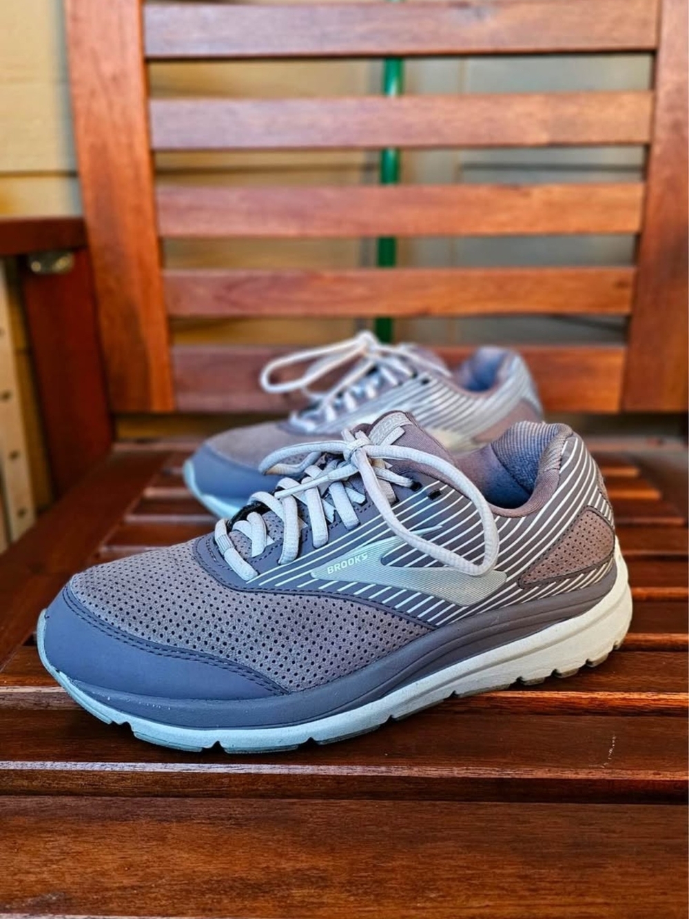 Brooks Addiction Walker Suede walking shoe size 8